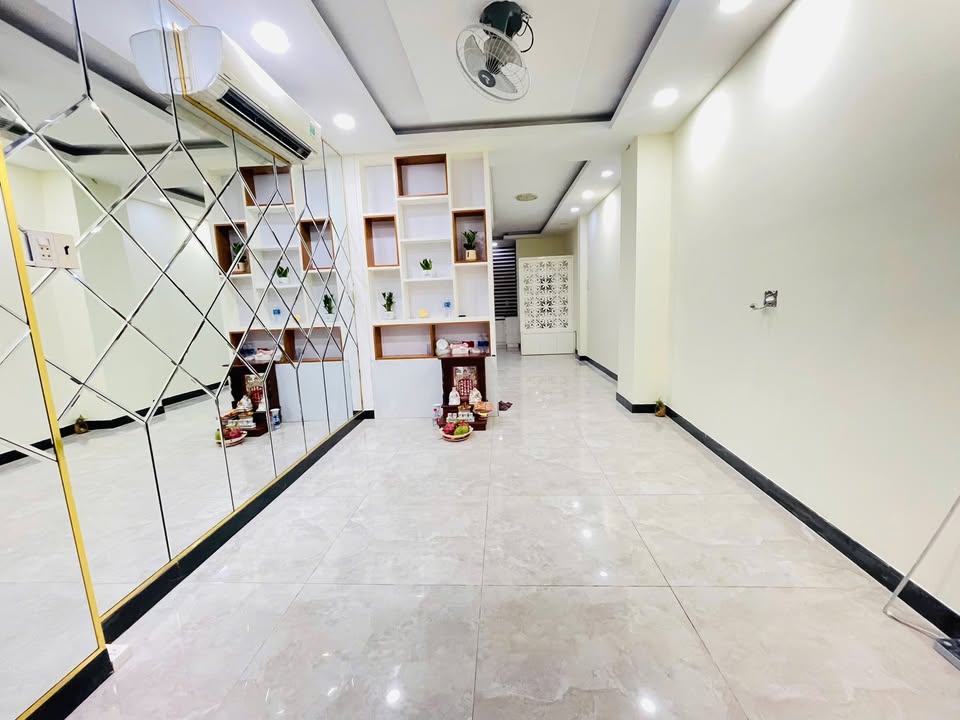 Nhà mặt tiền kinh doanh Quận 9, 60m² giá 6.9 tỷ - Chính chủ bán gấp trước Tết!