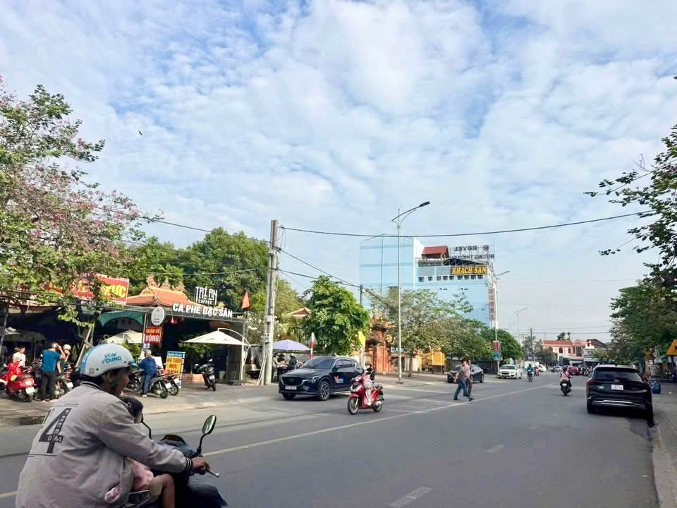 FrontHouse Dĩ An 800m² giá 48 tỷ - Bán gấp chính chủ!