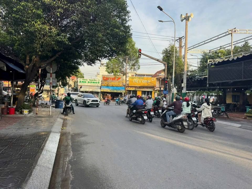 Mặt tiền kinh doanh Đường Nguyễn Thái Học, Dĩ An 126m² giá 8.5 tỷ - Cơ hội đầu tư hiếm có!