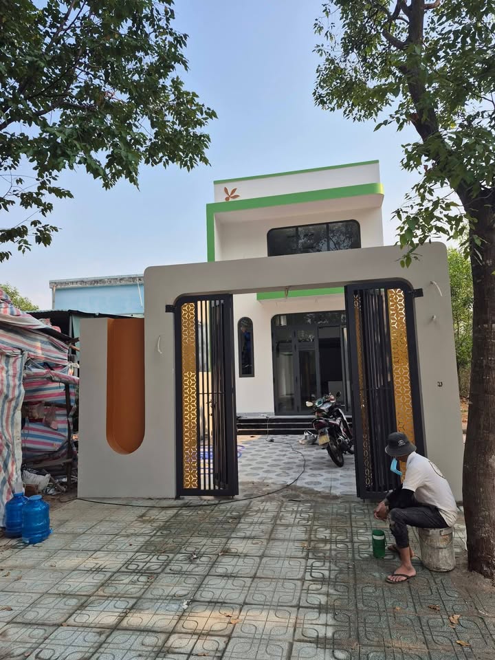 Nhà gác lửng hiện đại tại Bến Cát 150m² giá 2.5 tỷ - Tiện nghi đầy đủ!