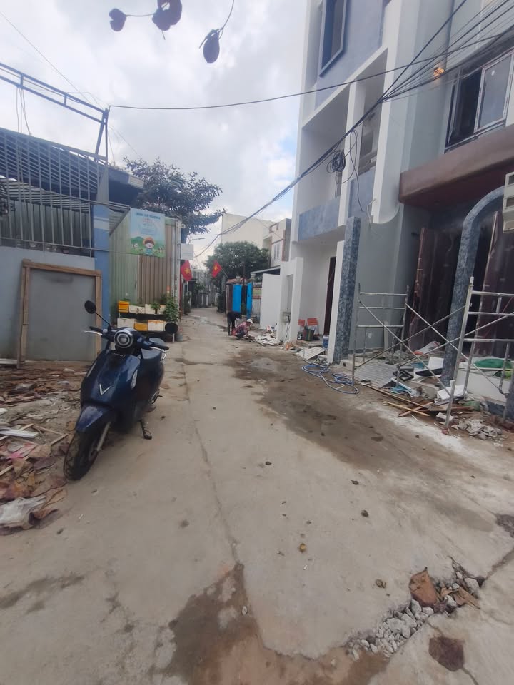 Nhà 3 tầng lô góc đường Trần Đình Tri, Đà Nẵng 62m² giá 5.6 tỷ - Full nội thất, gần chợ!