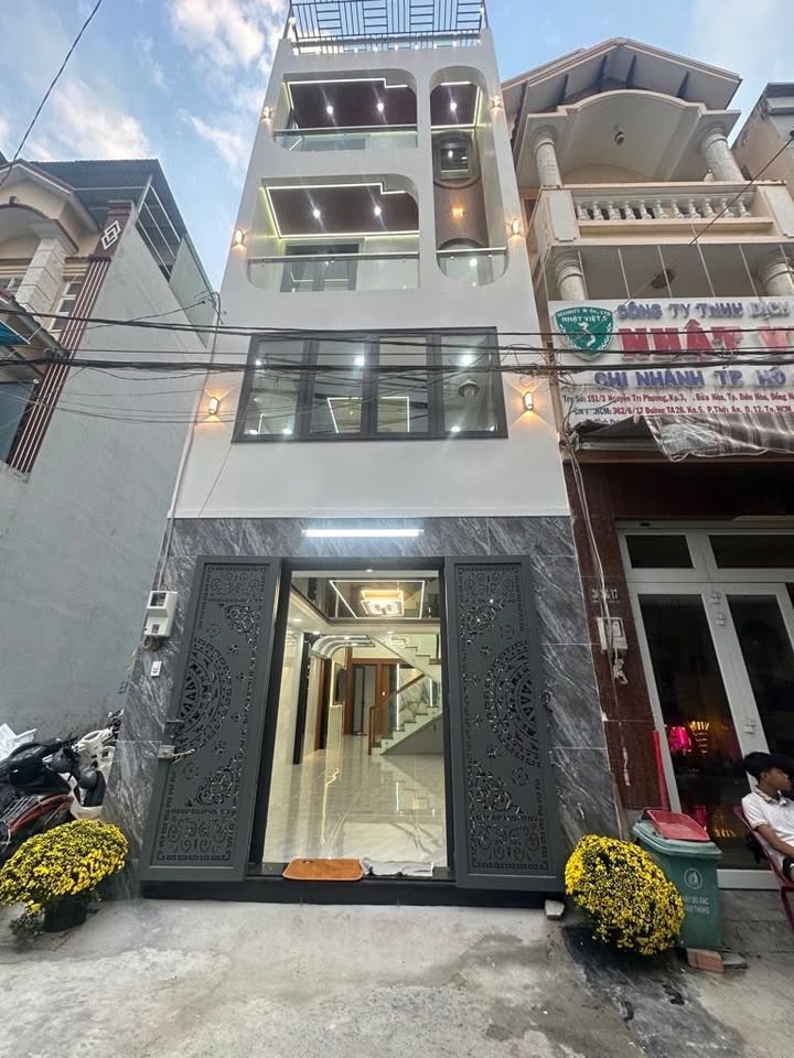 Nhà 4 tầng Lê Thị Riêng Q12 - Hẻm xe tải thông, Full nội thất sang trọng!