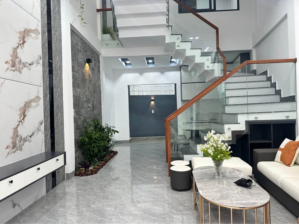 Nhà 3 tầng Trần Phú, 120m² giá 3 tỷ - Vị trí đắc địa gần chợ!