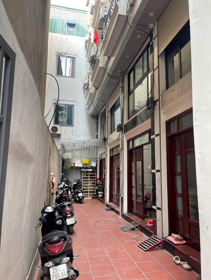 Nhà phố Khương Đình, Quận Thanh Xuân 42m² giá 7.9 tỷ - Không lỗi phong thủy, thương lượng ngay!