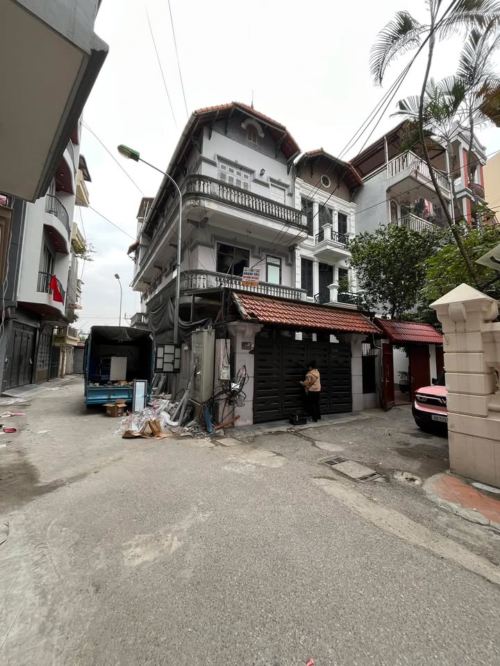 FrontHouse Nguyễn Văn Cừ, Bồ Đề 50m² giá 11 tỷ - Đầu tư sinh lời ngay!