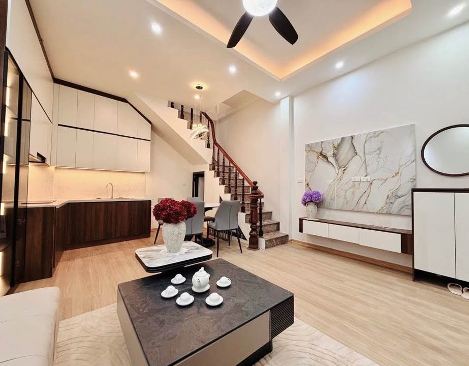 Nhà riêng Mai Dịch, Cầu Giấy 37m² giá 8 tỷ - Mặt phố ô tô, thoáng vĩnh viễn!