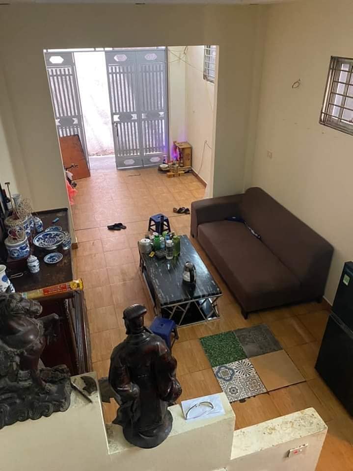 Nhà 5 tầng Hoàng Quốc Việt 40m² giá 4.8 tỷ - Ngõ thông sát phố!