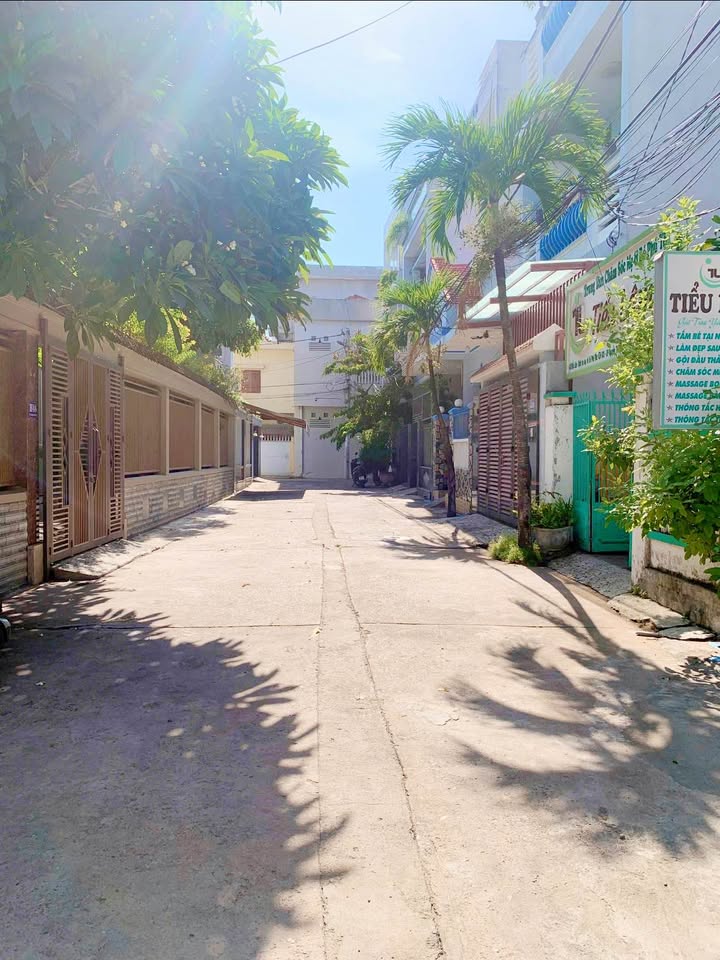 Nhà cấp 4 lô góc đường Nguyễn Thái Học 133m² giá 4.5 tỷ - Gần hồ điều hòa