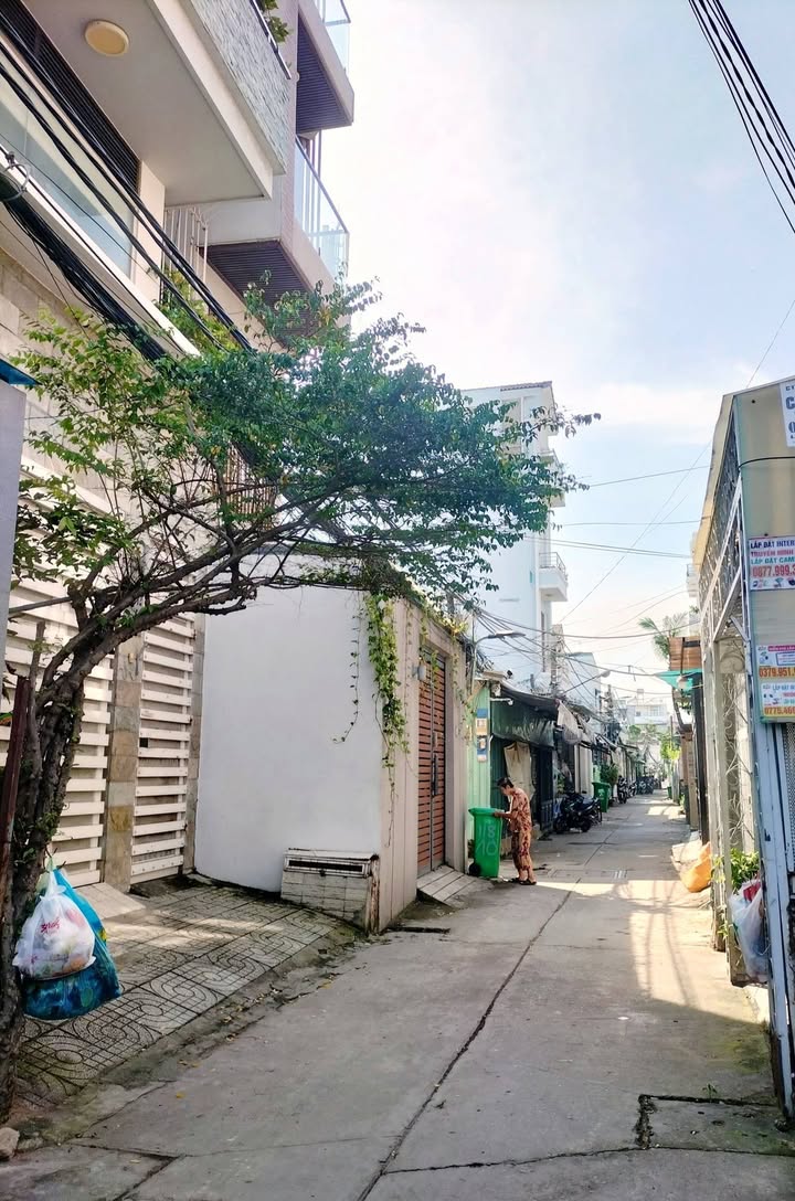 Nhà cấp 4 82m² tại Quận 7 giá chỉ 6 tỷ - Tiện xây mới ngay!