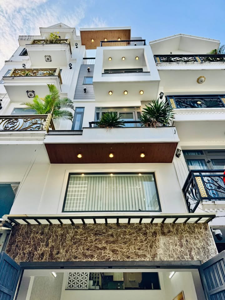 Nhà phố Gò Vấp 42.5m² giá 7.68 tỷ - Gara xe hơi trong nhà!