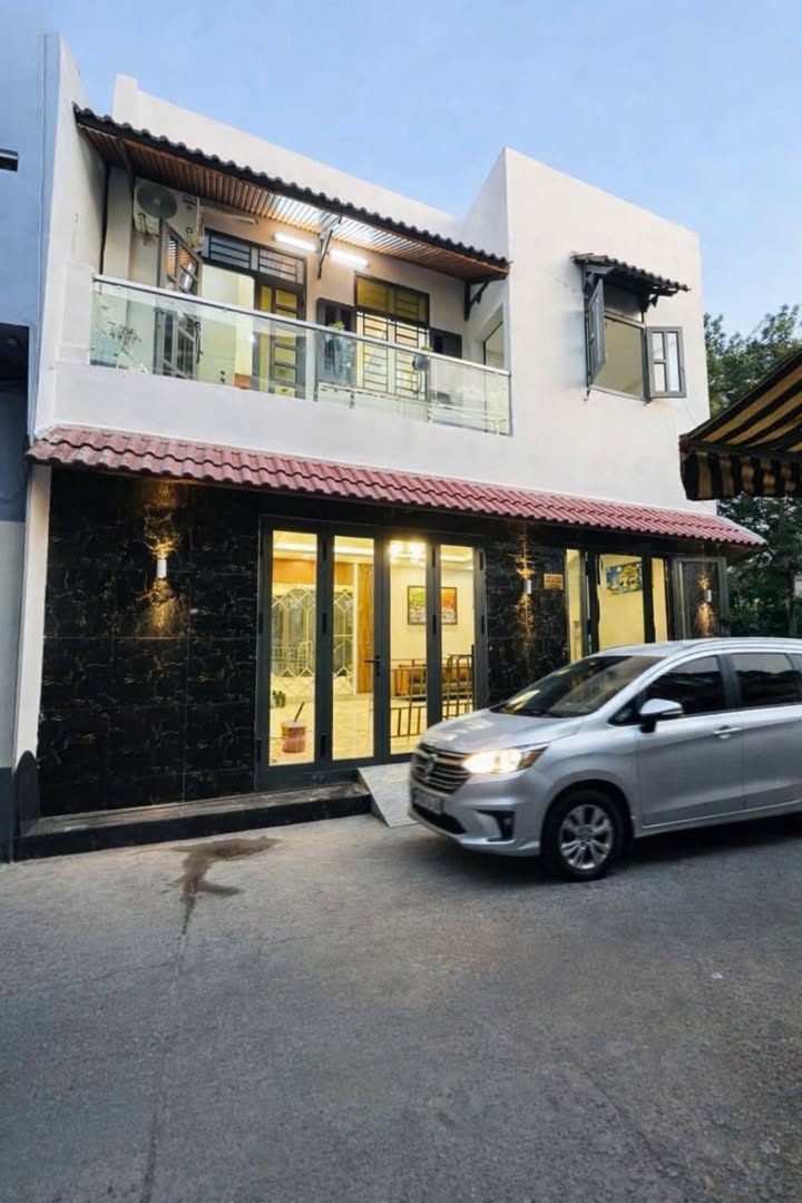 Nhà 2 tầng đường Bà Hom, 60m² giá 4.5 tỷ - Ô tô đỗ cửa, tiện ích đầy đủ!