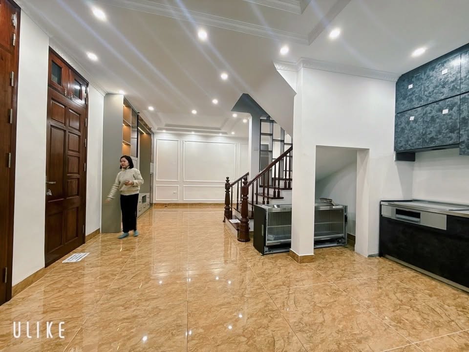 Nhà phố Hai Bà Trưng 45m² giá 10 tỷ - Mặt tiền 8.5m, ô tô đỗ gần!