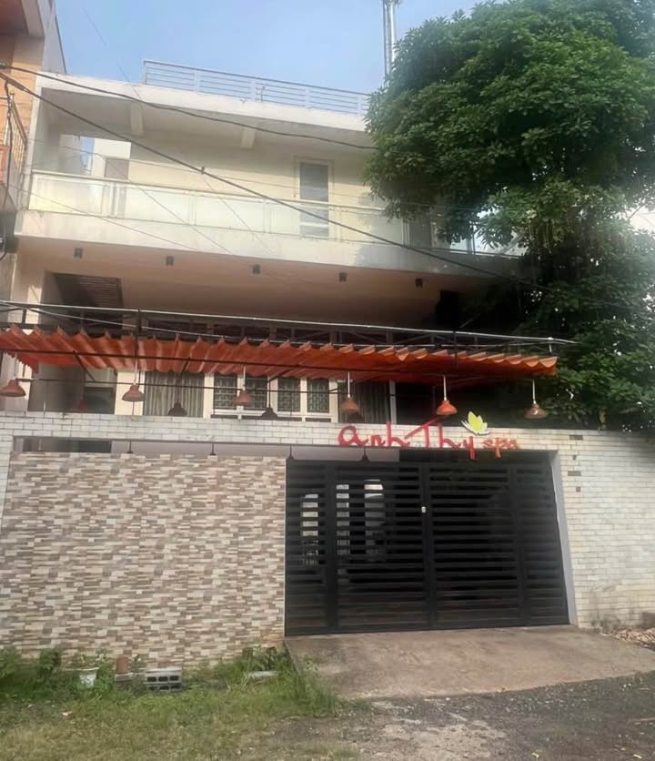 Nhà 3 tầng Phường Tân Bình, 220m² giá 3.9 tỷ - Sát trung tâm, đầy đủ tiện nghi!