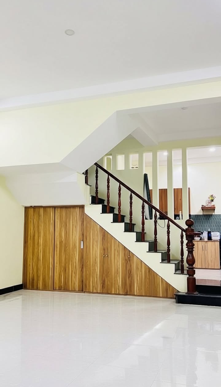 Nhà 3 tầng Quận 12, 82m² giá 5,75 tỷ - Nội thất sang trọng, ô tô vào nhà!