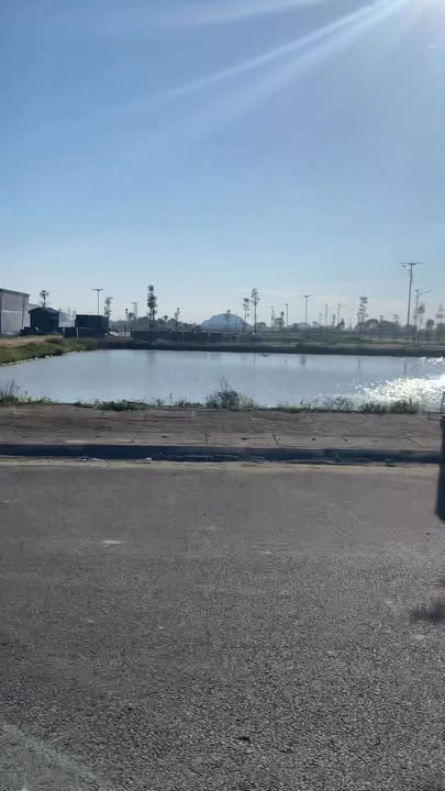 Townhouse khu 3 Thị trấn Quán Lào 120m² giá thỏa thuận - Mặt đường chính, đối diện công viên!