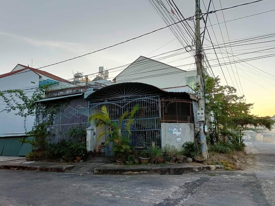 Đất thổ cư góc 2 mặt tiền đường Nguyễn Văn Hoàng, 121m² chỉ 2.6 tỷ - Cơ hội đầu tư hấp dẫn!