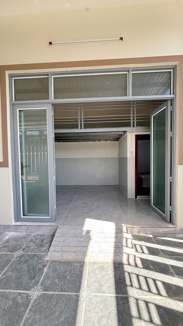 Phòng cho thuê mặt tiền Phạm Văn Nhờ, 1.9 triệu - Gần bệnh viện Hoàn Mỹ