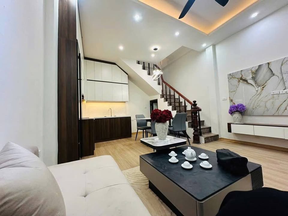 Nhà 5 tầng Ngọc Khánh, Ba Đình giá 8.9 tỷ - Thiết kế hiện đại, sẵn sàng ở ngay!