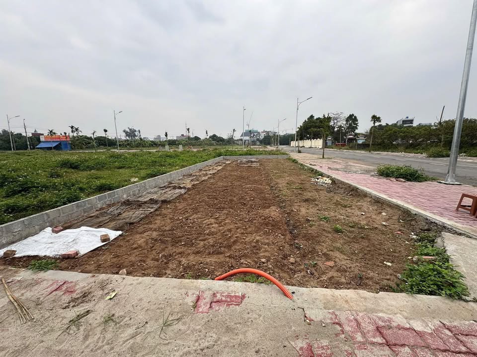 Đất lô góc Tô Ngọc Vân Hưng Hà 94m² giá 4 tỷ - Hướng Bắc, vị trí đẹp!