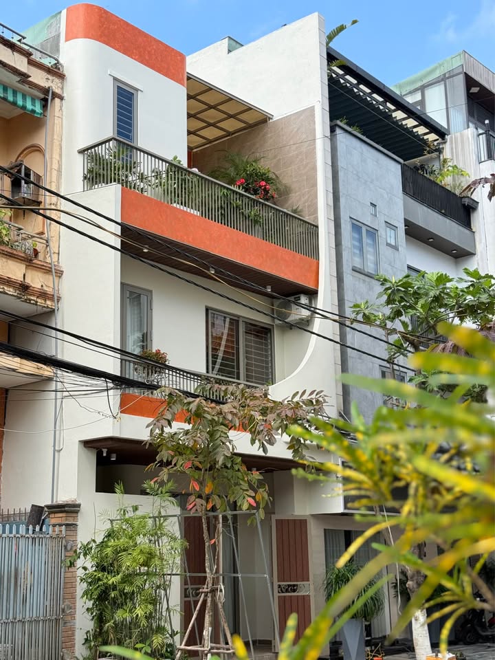 Nhà 3 Tầng Mặt Tiền Đường Thanh Hải, Quận Hải Châu, Đà Nẵng - Cách Biển 100m, Giá 10.5 Tỷ