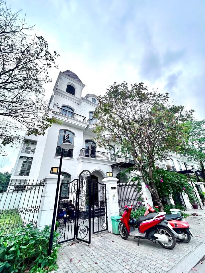 Townhouse Vinhomes Riverside Phong Lan 98m² giá 35.5 tỷ - Đầu tư sinh lời hấp dẫn!