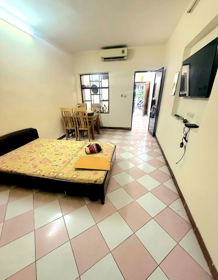 Căn hộ Tập thể tầng 1 Phố Yên Ninh, Ba Đình 60m² giá 5 tỷ - Kinh doanh lý tưởng