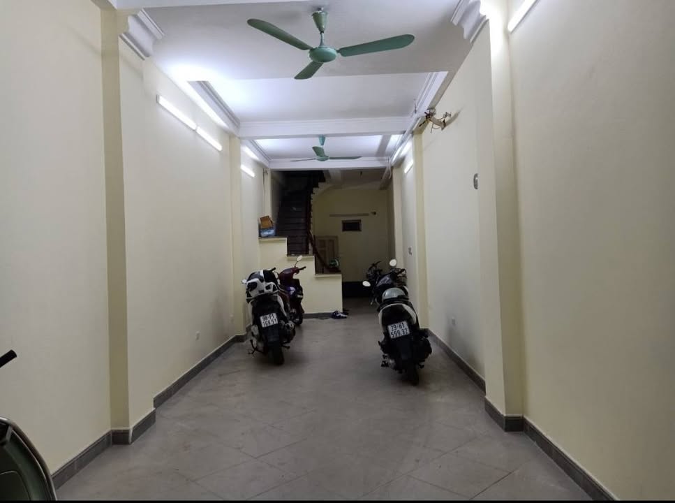 Cửa hàng cho thuê tại phố Thái Thịnh 45m² giá 8.5 triệu - Kinh doanh thuận lợi!