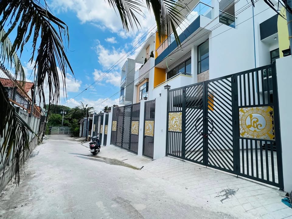 Nhà phố Hiệp Thành Thủ Dầu Một 125,8m² chỉ 4,5 tỷ - Chính chủ bán gấp!