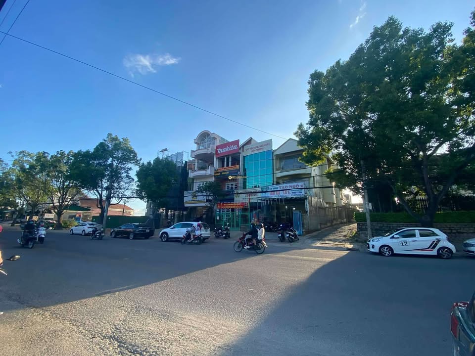 Nhà phố KQH Phù Đổng Thiên Vương, Đà Lạt 117m² giá 14.5 tỷ - Vào ở ngay!