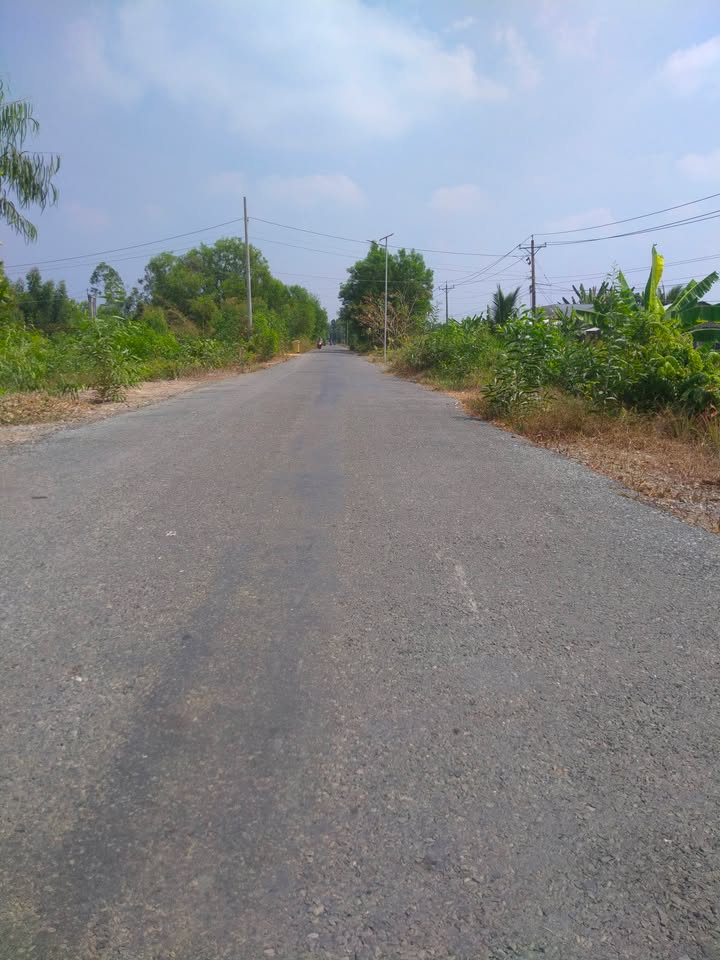 Đất mặt tiền huyện lộ 42 xã Hưng Thạnh 4.400m² giá chỉ 850 triệu - Cơ hội đầu tư tốt!
