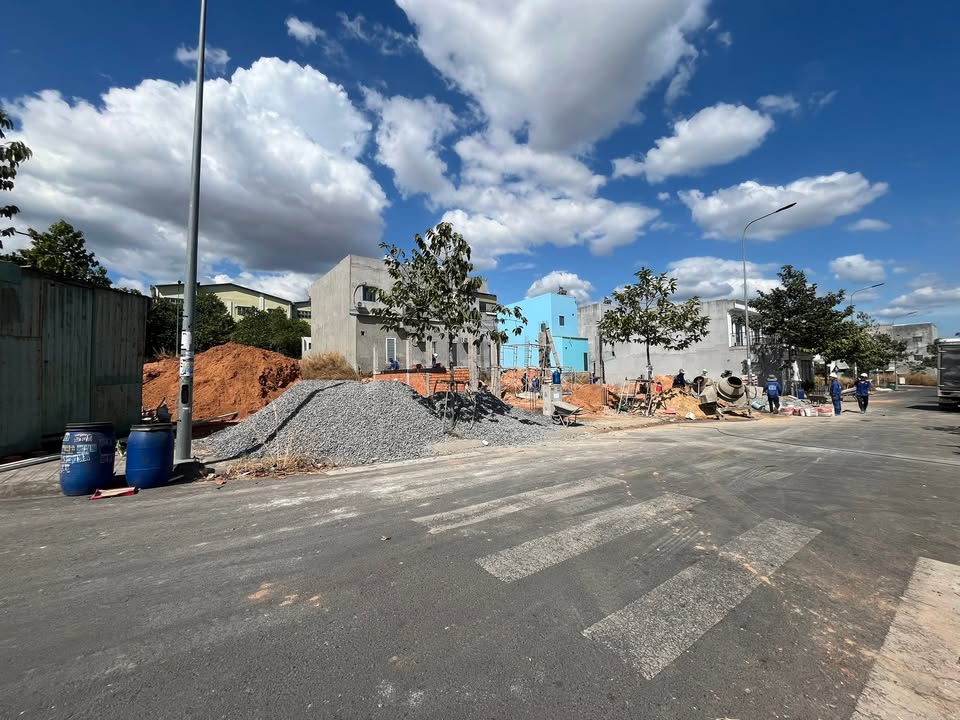 Shophouse Tân Long 2, Phường Uyên Hưng, 72m² giá 2.55 tỷ - Kinh doanh thuận lợi!