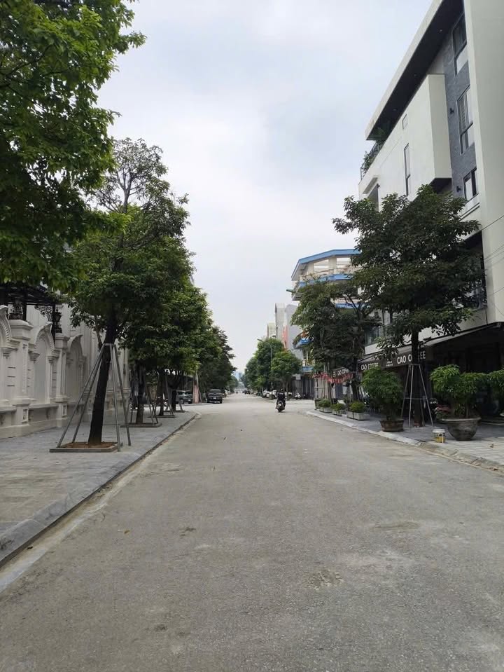 Townhouse 90m² đường đôi Âu Cơ, 5 tỷ - Cơ hội đầu tư vàng!