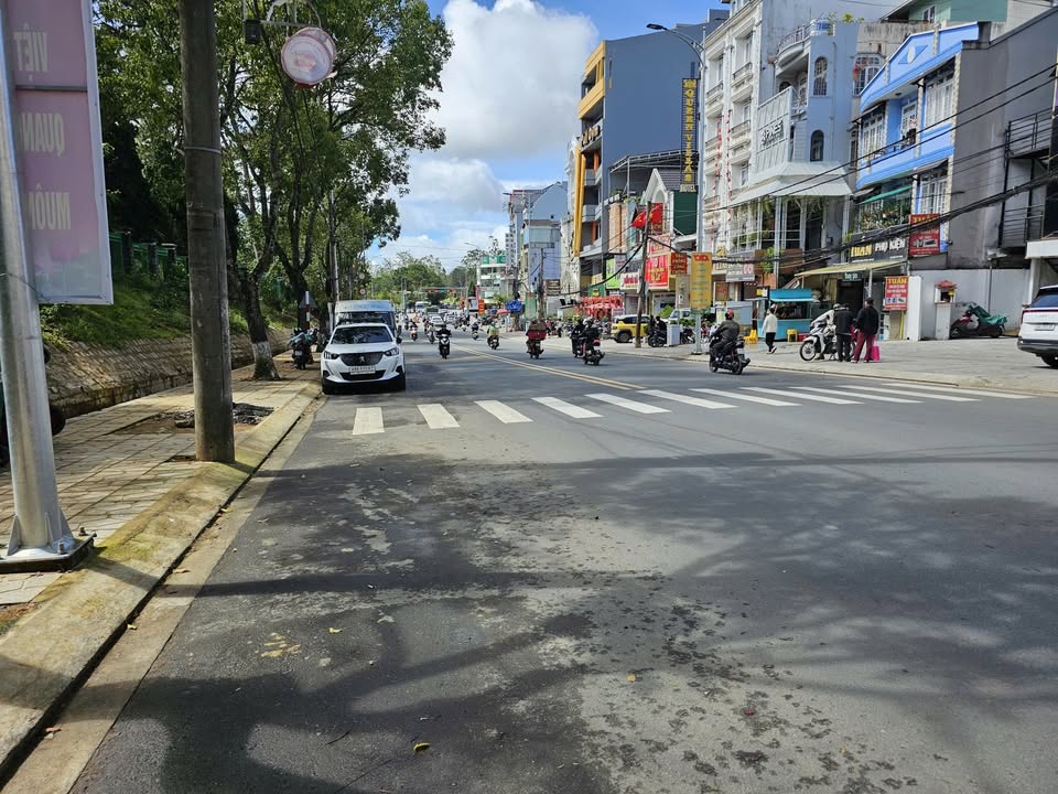 Bán nhà mặt tiền kinh doanh Đà Lạt 185m² giá 39 tỷ - Vị trí đắc địa!