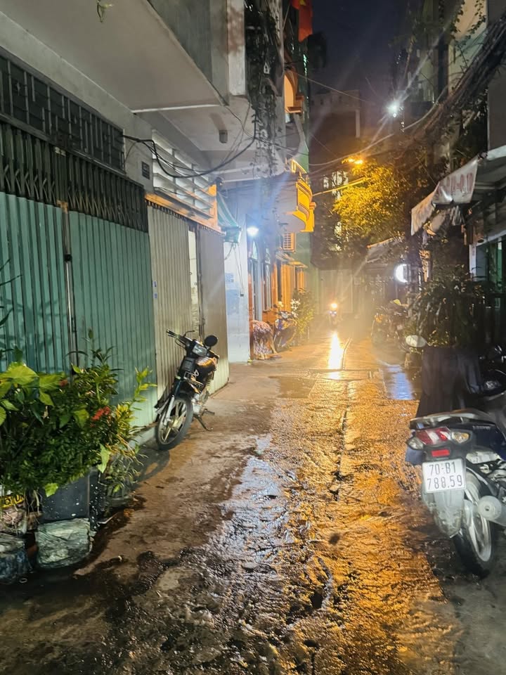 Nhà riêng Q10 – Nguyễn Ngọc Lộc 29.1m² giá 6.5 tỷ - Xe hơi đỗ cửa, hẻm thông tứ phía!