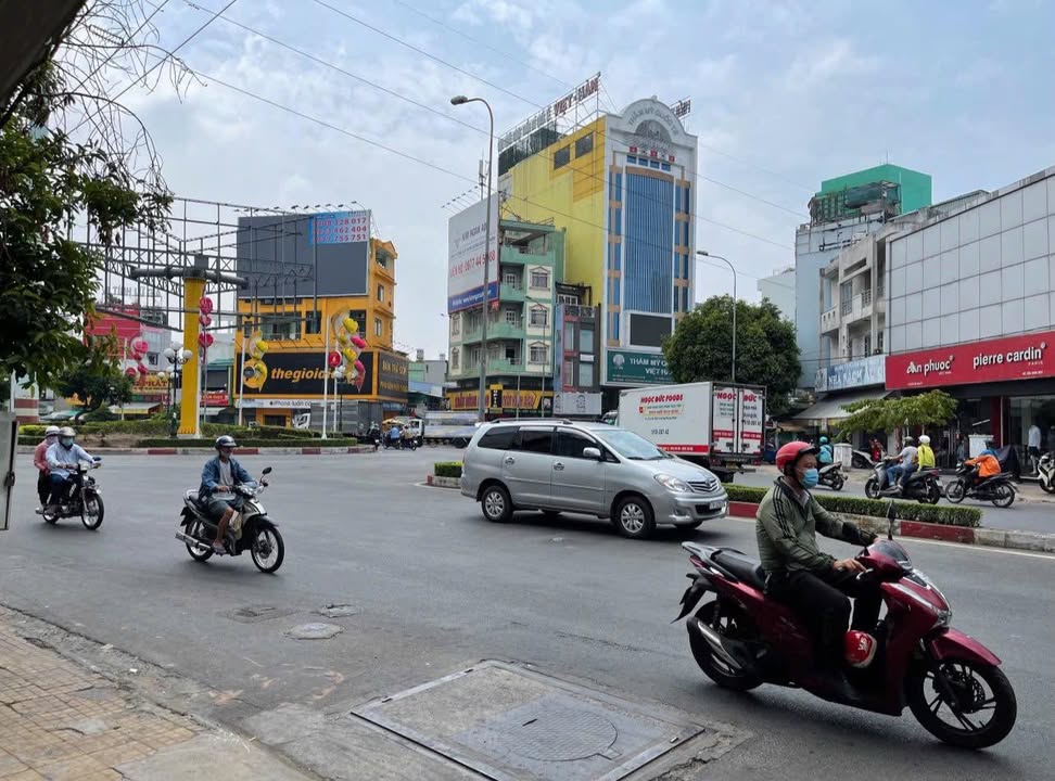 FrontHouse mặt tiền Âu Cơ, Quận 11, 35m² giá 8.3 tỷ - Kinh doanh sầm uất!