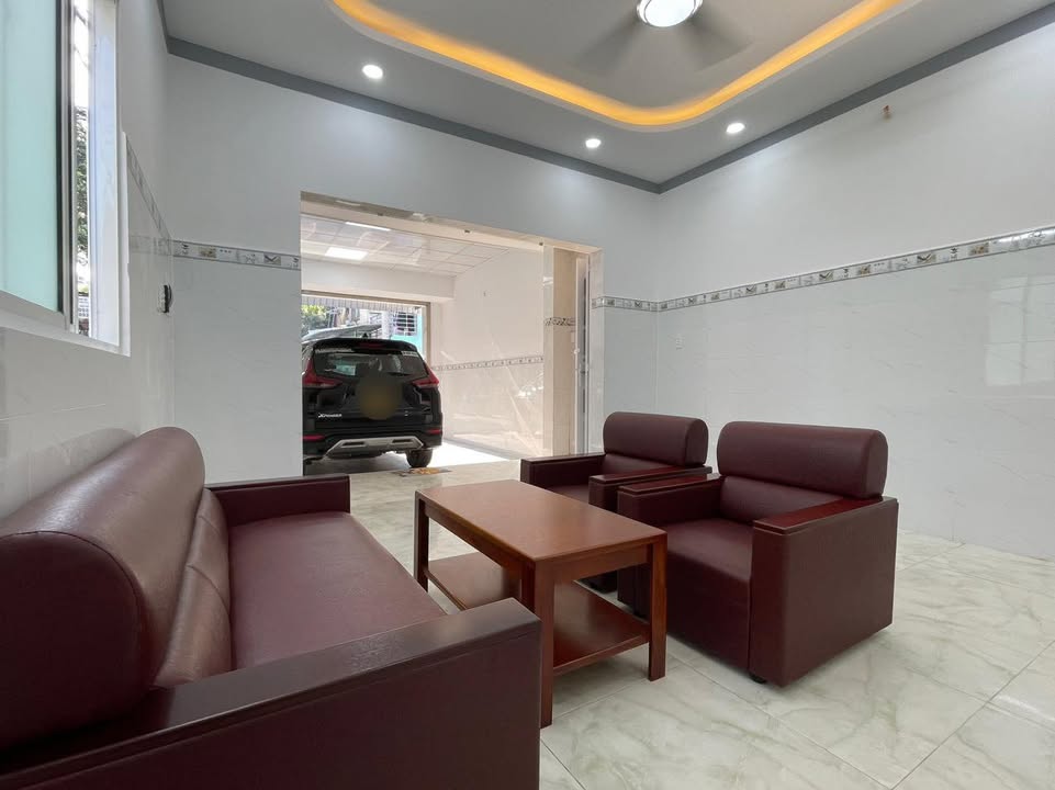 Bán nhà mặt tiền kinh doanh tại Phường Phước Long B, Quận Thủ Đức, 80m² - Vị trí đắc địa, giá chỉ 5.9 tỷ!