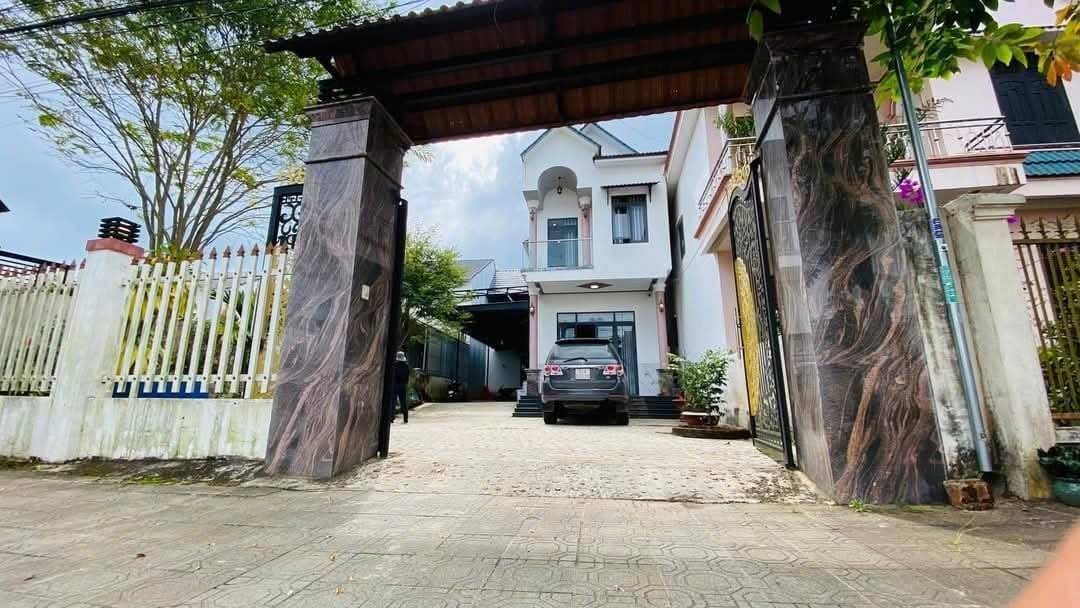 Nhà mặt tiền Phan Đình Phùng, Bảo Lộc 320m² giá 9.5 tỷ - Sở hữu ngay!