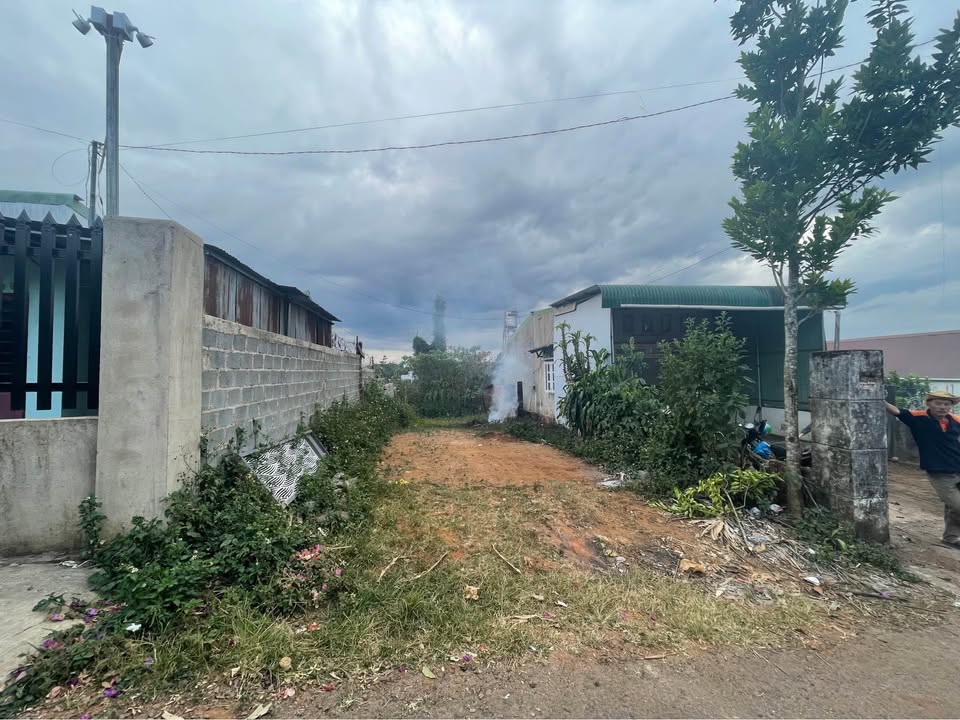 Đất nền Phường 2 Bảo Lộc 100m² giá 2.2 tỷ - Gần chợ Khu 6, hẻm thông thoáng!