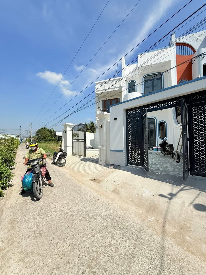 Nhà lầu Cần Giuộc 84m² giá 2.2 tỷ - Mặt tiền đường Lê Thị Cẩn, xe hơi tới nhà!