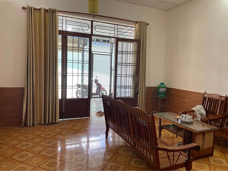 Nhà cấp 4 Bảo Lộc 126m² giá 2.5 tỷ - Hẻm ô tô, sân rộng rãi!