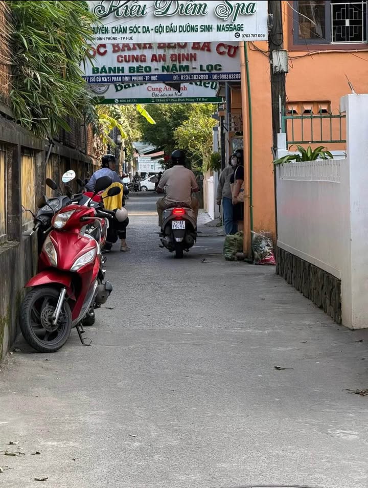 Bán đất kèm nhà cấp 4 đường Nguyễn Huệ TP Huế 162m² chỉ 5 tỷ - Cơ hội đầu tư hấp dẫn!