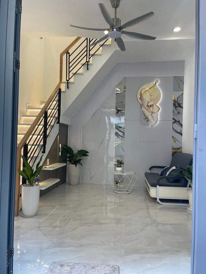 Nhà riêng 2 tầng hẻm xe hơi Bùi Quang Là, 27m² giá 4 tỷ - Không thể bỏ lỡ!