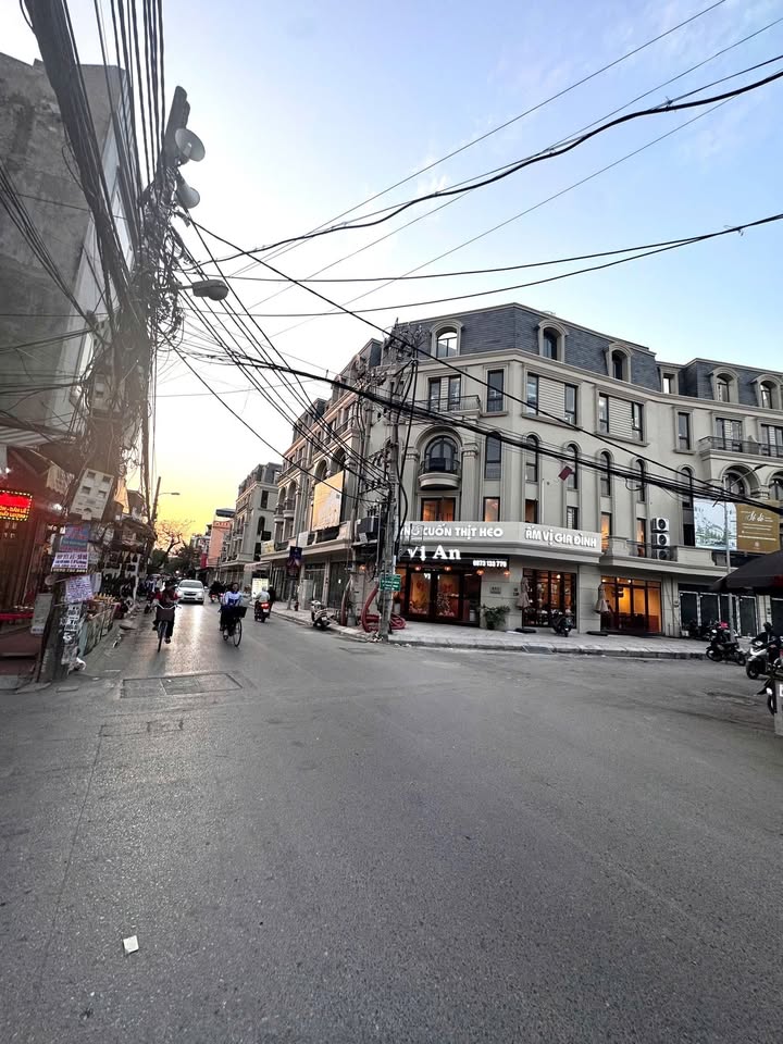 FrontHouse Chợ Hàng, Hải Phòng 70m² giá 13.8 tỷ - Thang máy tiện nghi!