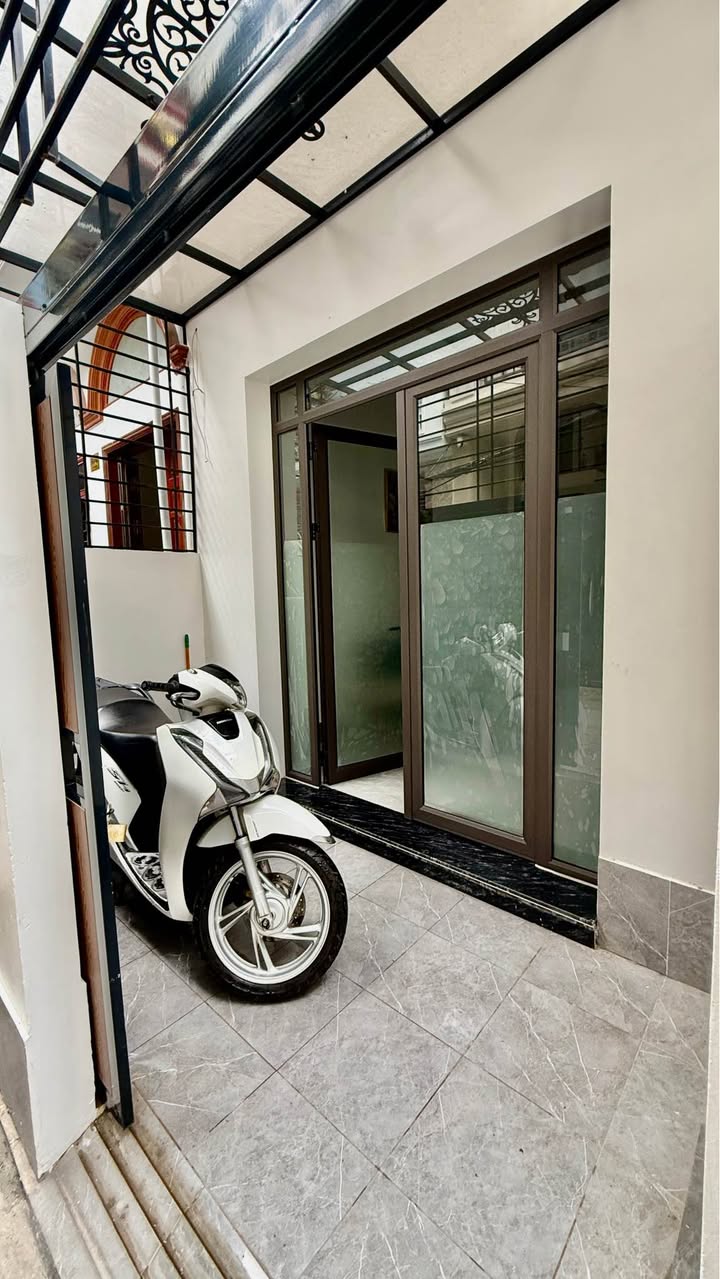 Nhà phố Tô Hiệu, Quận Lê Chân, 42m² giá 3.59 tỷ - Độc lập, sân cổng riêng!