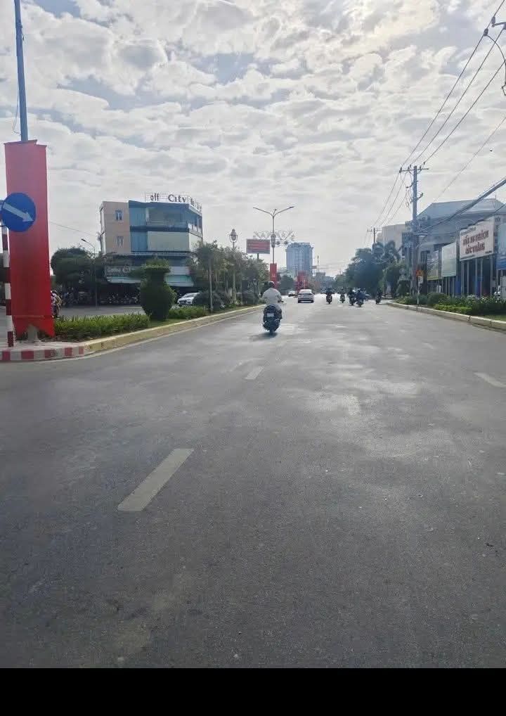 Nhà lầu mặt tiền đường Lê Duẩn, 136m² giá thỏa thuận - Đầu tư tiềm năng!