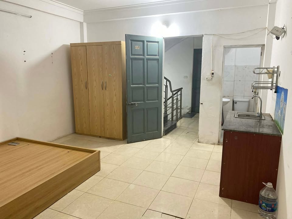 Phòng cho thuê tại 79 Dương Quảng Hàm, Cầu Giấy - Giá 1.6 triệu/tháng, đầy đủ tiện nghi!