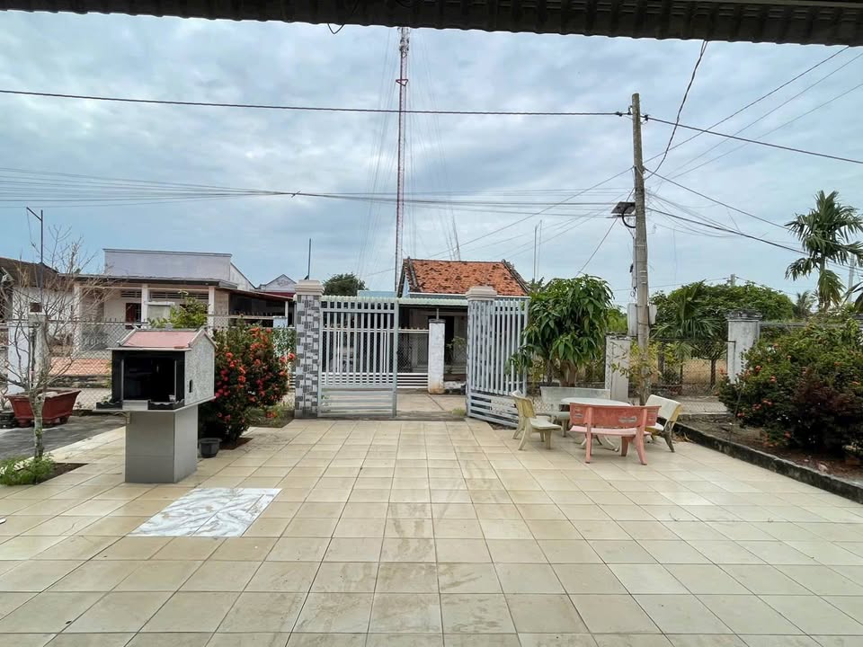 Nhà sân vườn Đất Đỏ 280m² giá 1.7 tỷ - Chính chủ bán gấp!