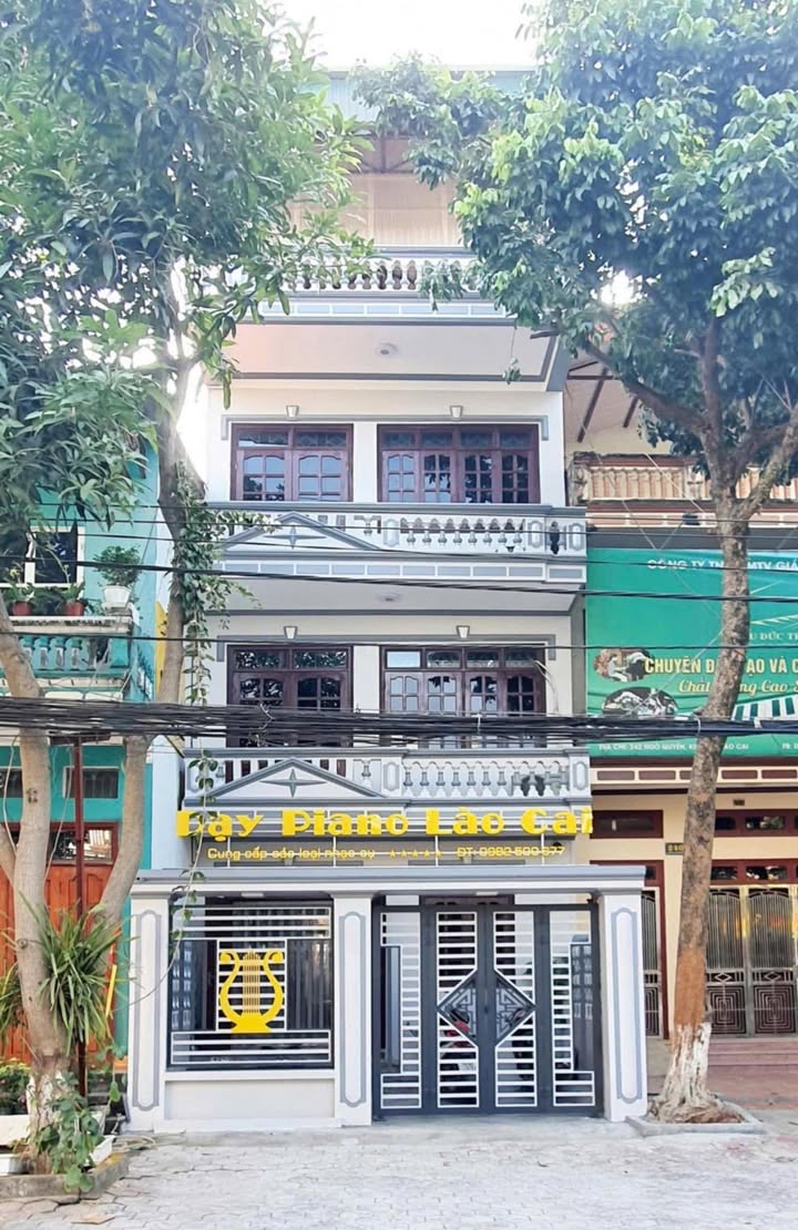 Nhà phố 3 tầng đường Ngô Quyền, Sa Pa 100m² giá 4 tỷ - Đường kiểu mẫu thành phố!