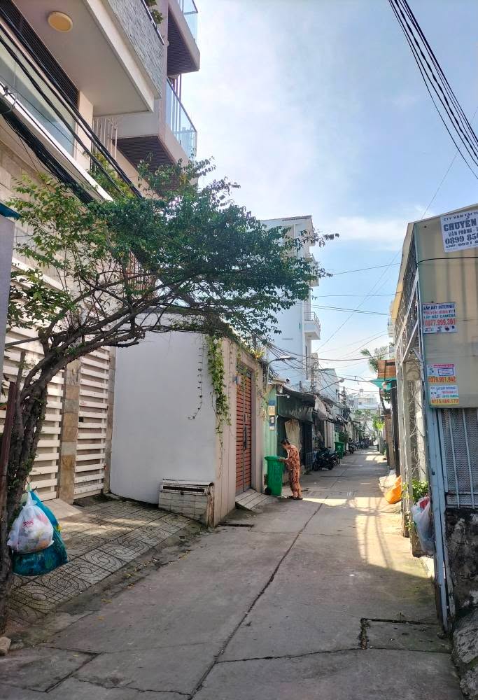 Nhà cấp 4 Phường Tân Thuận Tây 82m² giá 6 tỷ - Tiện xây mới ngay!