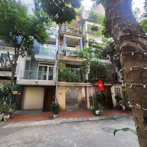 Nhà 5 tầng Bờ Hội La Khê 50m² giá 16 tỷ - Khu hiếm gần KĐT Park City!